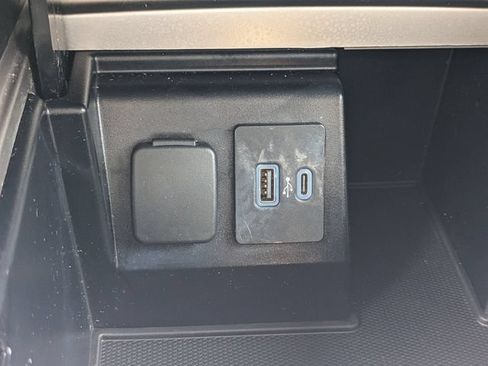 Used 2020 Ford Explorer Limited w/ Class III Trailer Tow Package RWD image 32