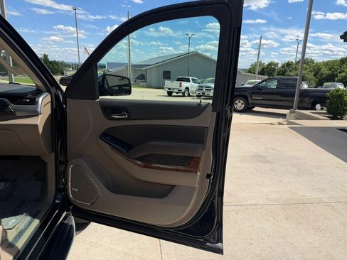 Used 2020 Chevrolet Suburban Premier AWD/4WD image 53