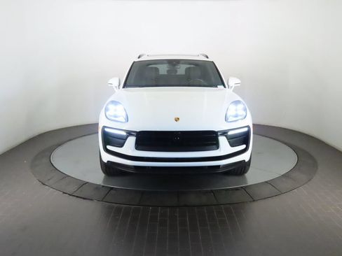 Certified 2026 Porsche Macan AWD/4WD image 10