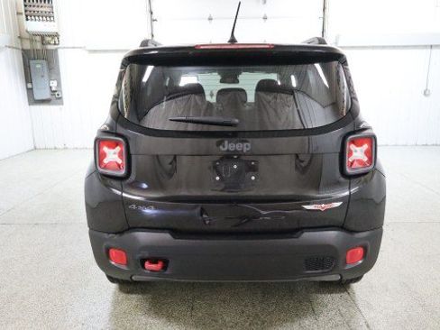 Used 2015 Jeep Renegade Trailhawk AWD/4WD image 8