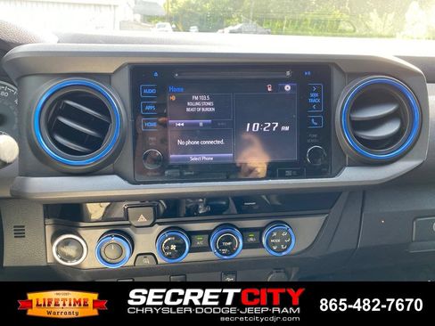 Used 2017 Toyota Tacoma TRD Sport w/ Tow Package (A/T) AWD/4WD image 16