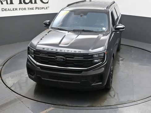 Used 2025 Ford Expedition Max Platinum w/ Stealth Appearance Package AWD/4WD image 50