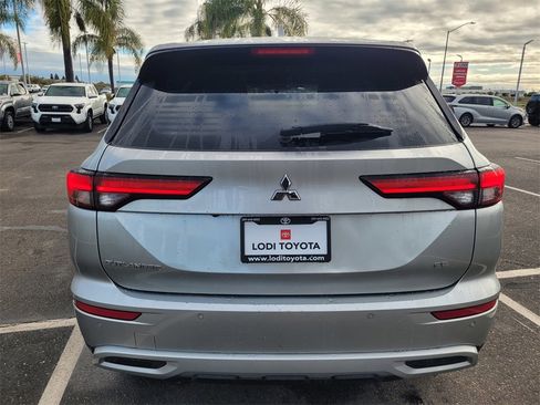 Used 2024 Mitsubishi Outlander SE image 5