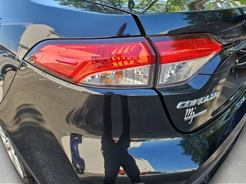 Used 2021 Toyota Corolla LE FWD image 17