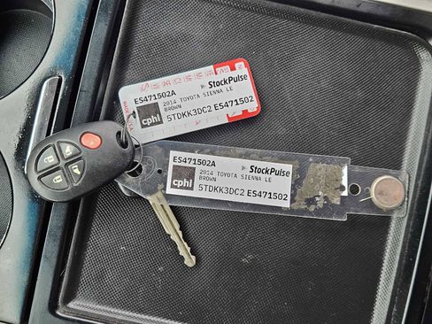 Used 2014 Toyota Sienna LE image 33