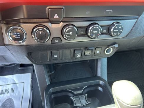 Used 2020 Toyota Tacoma TRD Sport image 11