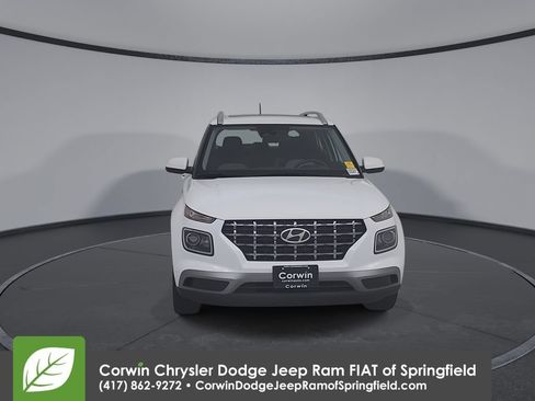Used 2025 Hyundai Venue SEL FWD image 5