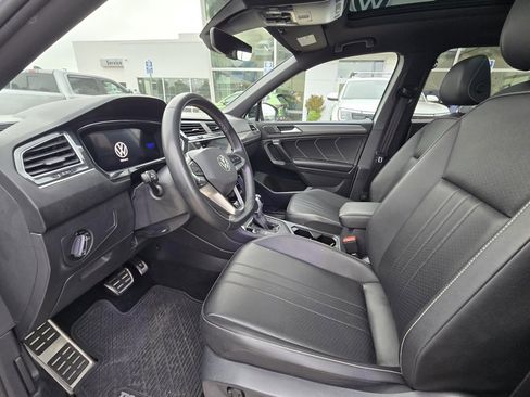 Used 2023 Volkswagen Tiguan SE R-Line image 12