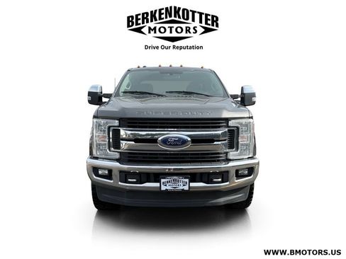 Used 2017 Ford F250 XLT w/ XLT Premium Package AWD/4WD image 7