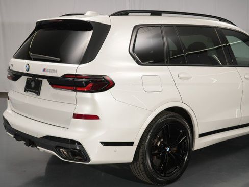 Used 2025 BMW X7 M60i image 18