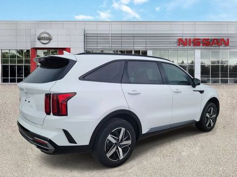 Used 2023 Kia Sorento S FWD image 2