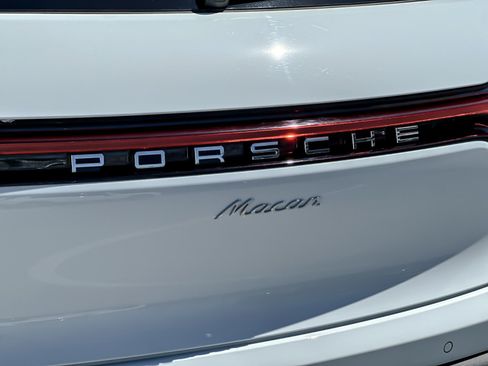 Certified 2026 Porsche Macan AWD/4WD image 27