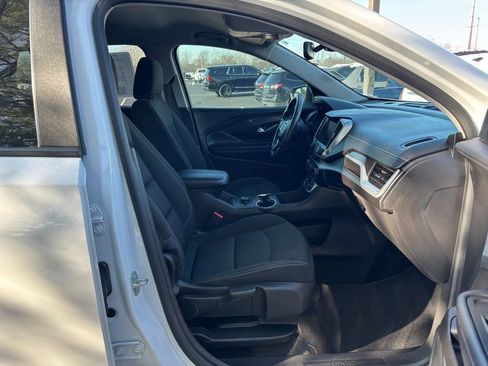 Used 2022 GMC Terrain SLE w/ Driver Convenience Package image 18
