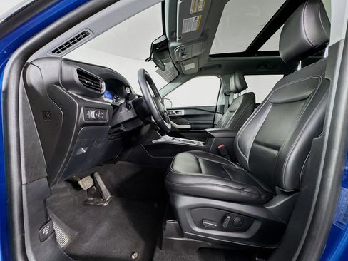 Used 2022 Ford Explorer XLT w/ Equipment Group 202A AWD/4WD image 21