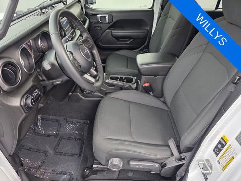 Used 2022 Jeep Gladiator Sport AWD/4WD image 9