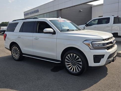 Certified 2023 Ford Expedition XLT AWD/4WD image 3