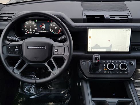 Certified 2025 Land Rover Defender 110 X-Dynamic SE AWD/4WD image 27