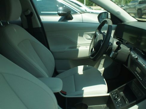 Used 2026 Hyundai Kona Limited FWD image 2