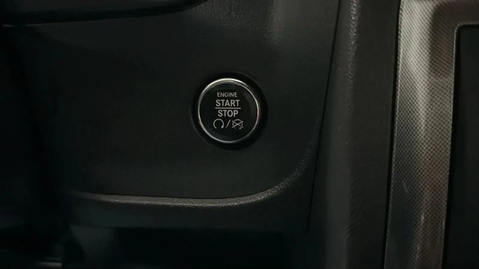 Used 2012 Dodge Challenger SXT RWD image 14
