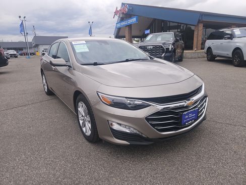 Used 2025 Chevrolet Malibu LT FWD image 7