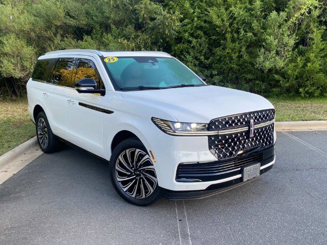 Certified 2025 Lincoln Navigator Black Label AWD/4WD image 1