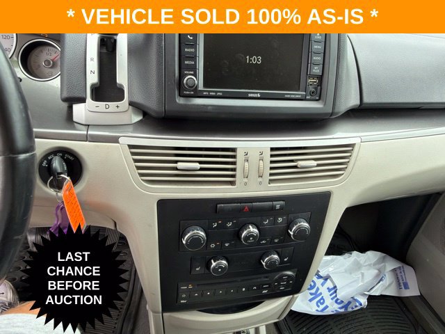 Used 2010 Volkswagen Routan SE FWD image 21