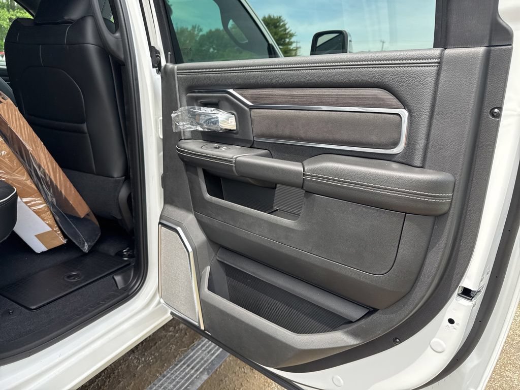 New 2026 RAM 2500 Laramie AWD/4WD image 25