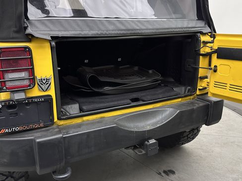 Used 2015 Jeep Wrangler Unlimited Sport w/ Connectivity Group image 24