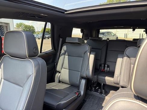 Used 2023 Chevrolet Tahoe Premier AWD/4WD image 39
