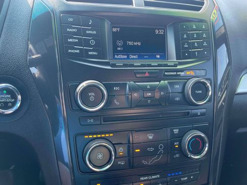 Used 2016 Ford Explorer XLT FWD image 17