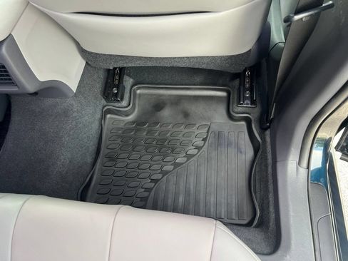 Used 2018 Toyota Camry XSE FWD image 18