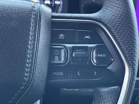 Used 2025 Toyota Tacoma TRD Sport AWD/4WD image 30