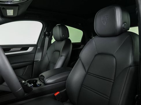 New 2025 Porsche Cayenne Coupe image 5