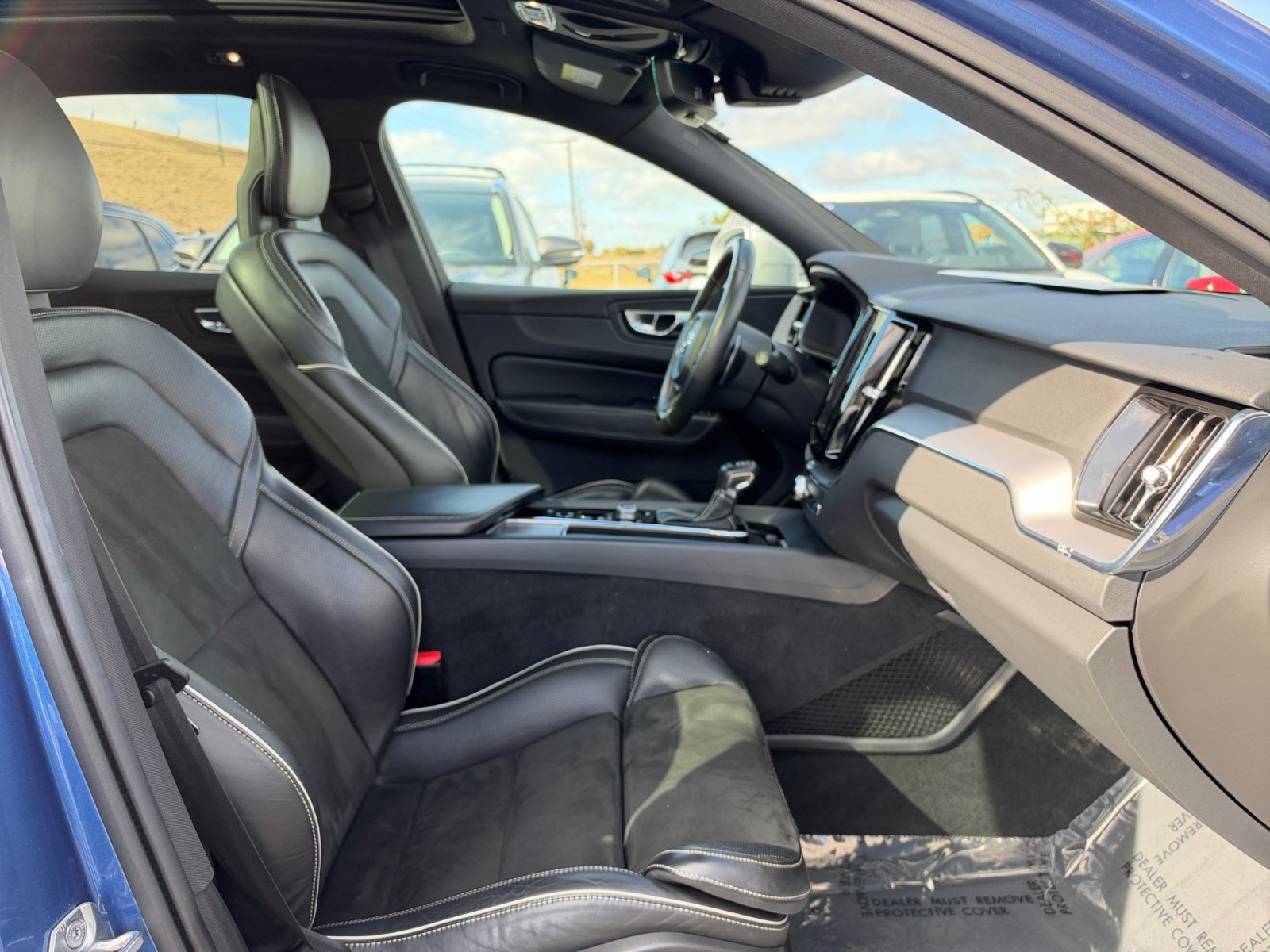 Used 2018 Volvo XC60 T6 R-Design w/ Convenience Package AWD/4WD image 18