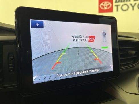 Used 2022 Ford Explorer XLT image 12