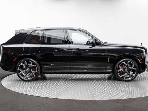 New 2026 Rolls-Royce Cullinan Black Badge image 50