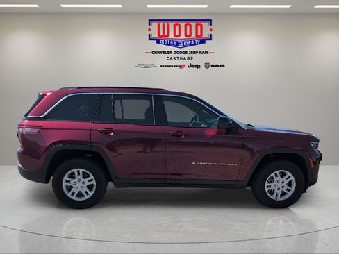 Used 2025 Jeep Grand Cherokee Laredo RWD image 2