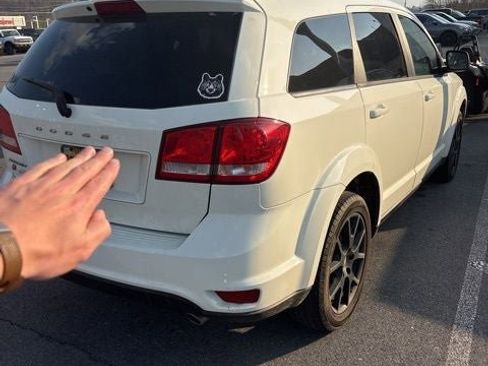 Used 2019 Dodge Journey SE w/ Connectivity Group image 3