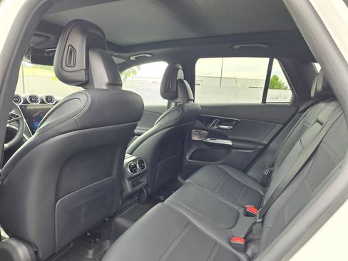 Used 2023 Mercedes-Benz GLC 300 4MATIC image 12