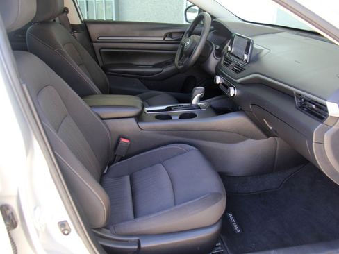 Used 2024 Nissan Altima 2.5 S FWD image 27