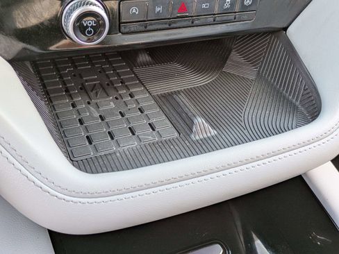 Used 2025 Ford Explorer Platinum w/ Ultimate Package image 26