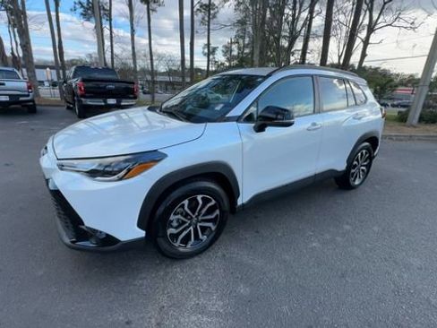 Used 2025 Toyota Corolla Cross SE image 8