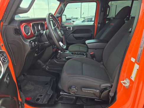 Used 2023 Jeep Wrangler Unlimited Rubicon w/ Cold Weather Group AWD/4WD image 9