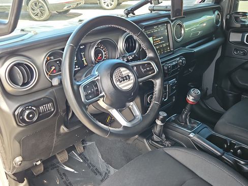 Used 2022 Jeep Wrangler Unlimited Sahara w/ LED Lighting Group AWD/4WD image 13