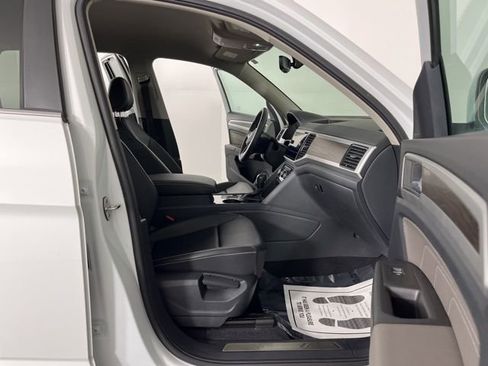 Used 2023 Volkswagen Atlas SE image 40