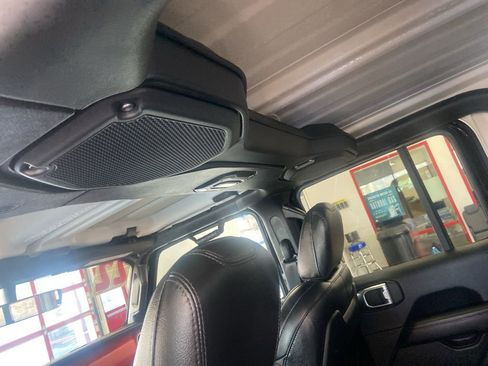 Used 2022 Jeep Gladiator Rubicon w/ LED Lighting Group image 13