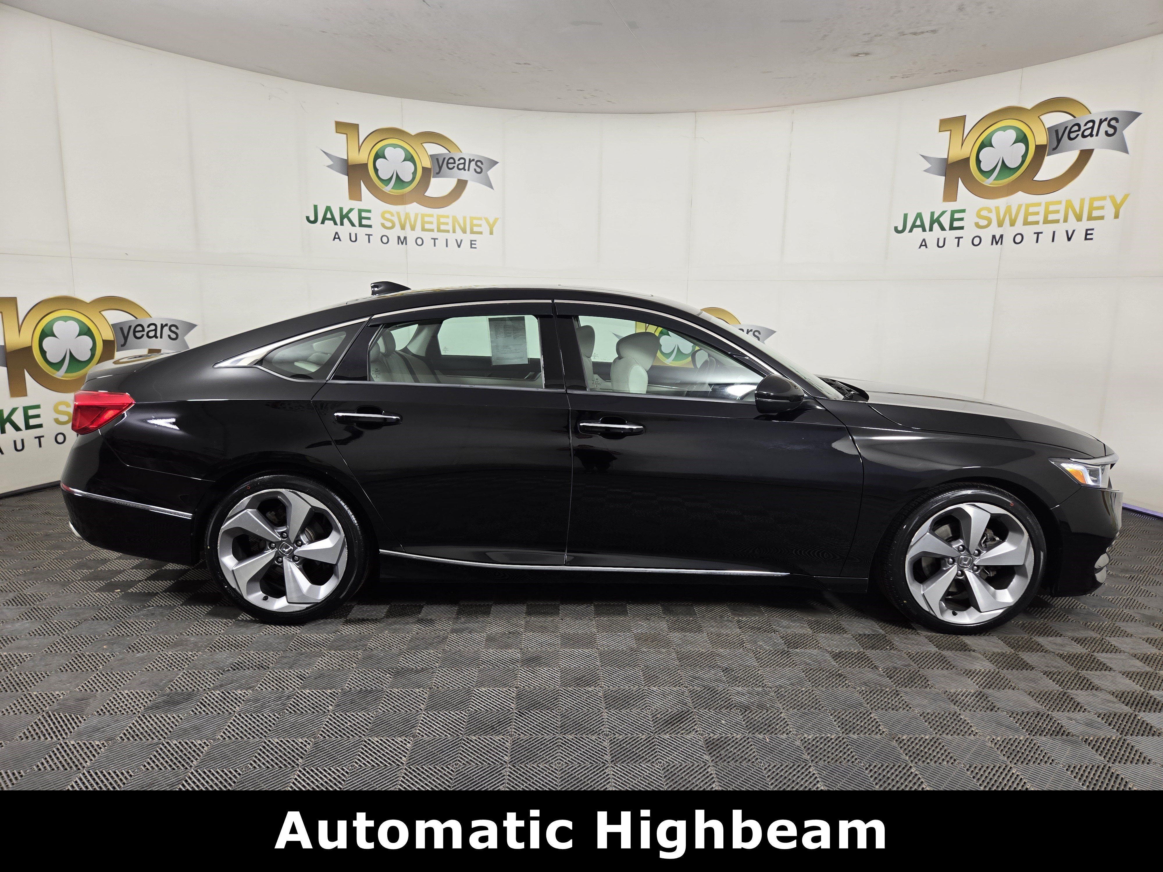 Used 2018 Honda Accord Touring image 10