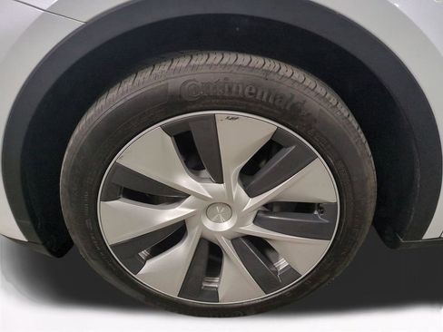 Used 2023 Tesla Model Y Long Range image 11