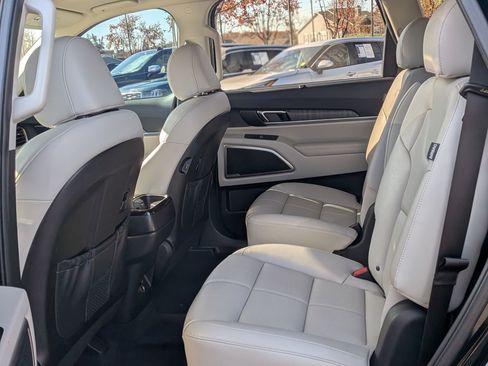 Used 2024 Kia Telluride EX w/ EX Captain's Chair Package image 34