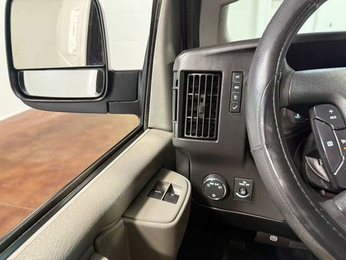 Used 2017 GMC Savana 2500 image 83